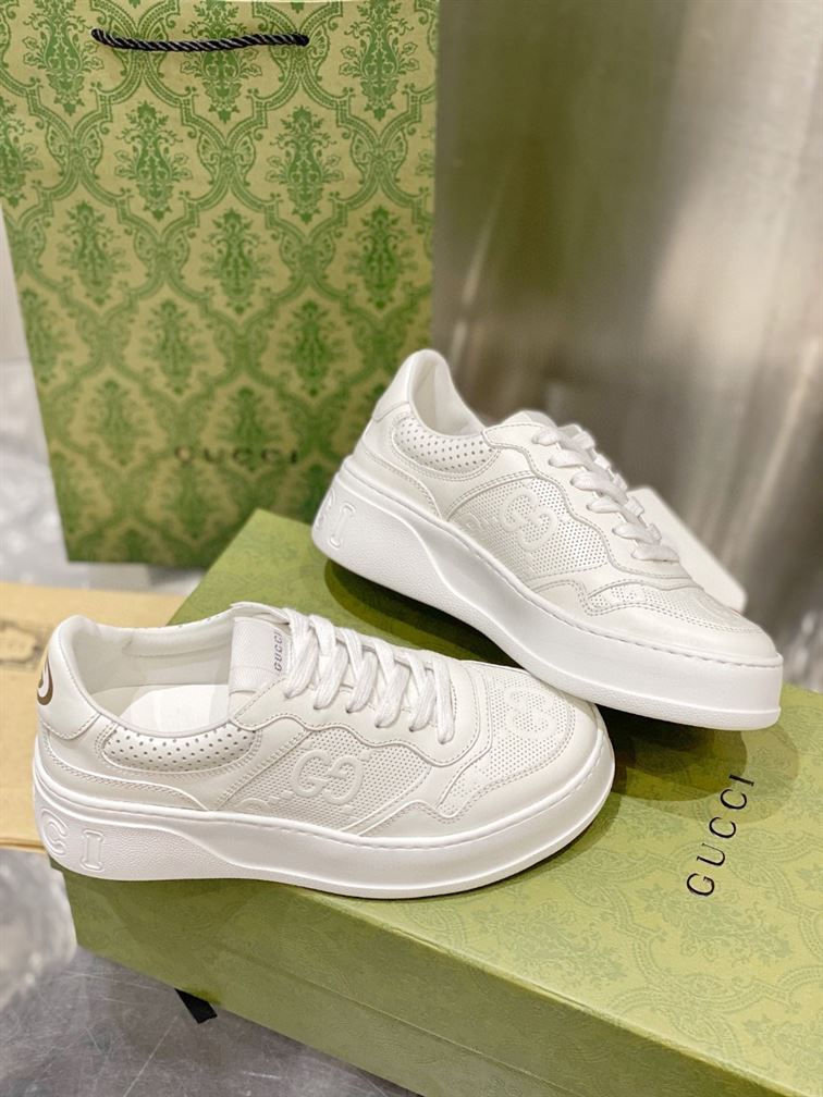 Gvc*1 MEN S GG EMBOSSED SNEAKER WHITE LEATHER   GCC005