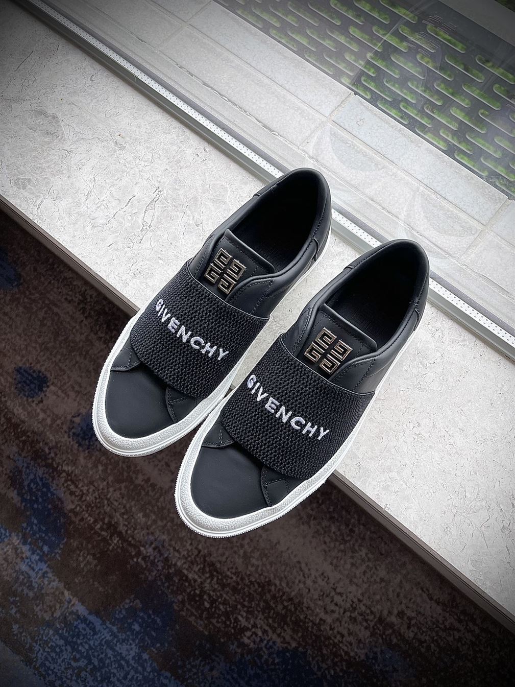 GIVENCHY SNEAKERS WITH ELASTIC BAND   GVC002