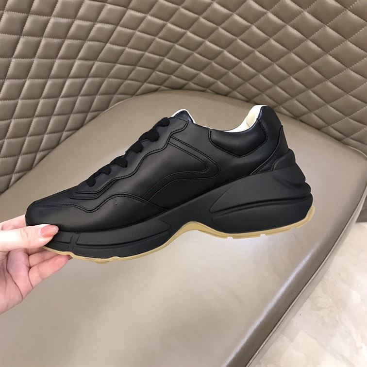 Gvc*1 RHYTON LEATHER SNEAKER WITH TIGER   GCC017