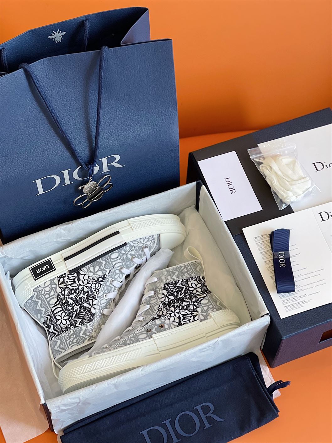 D10r B23 HIGH-TOP SNEAKER   DO035