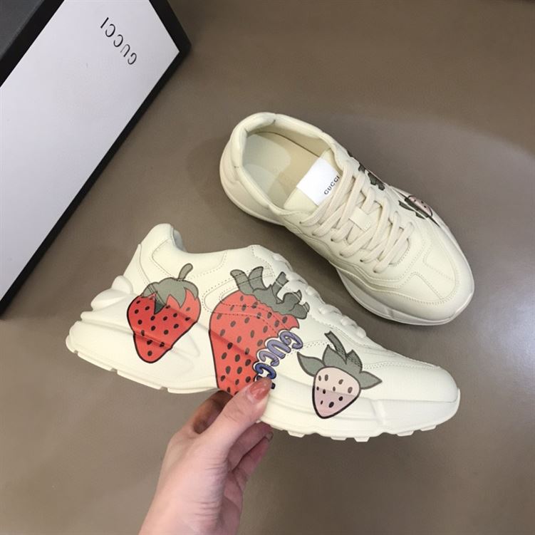 Gvc*1 RHYTON STRAWBERRY SNEAKERS   GCC018