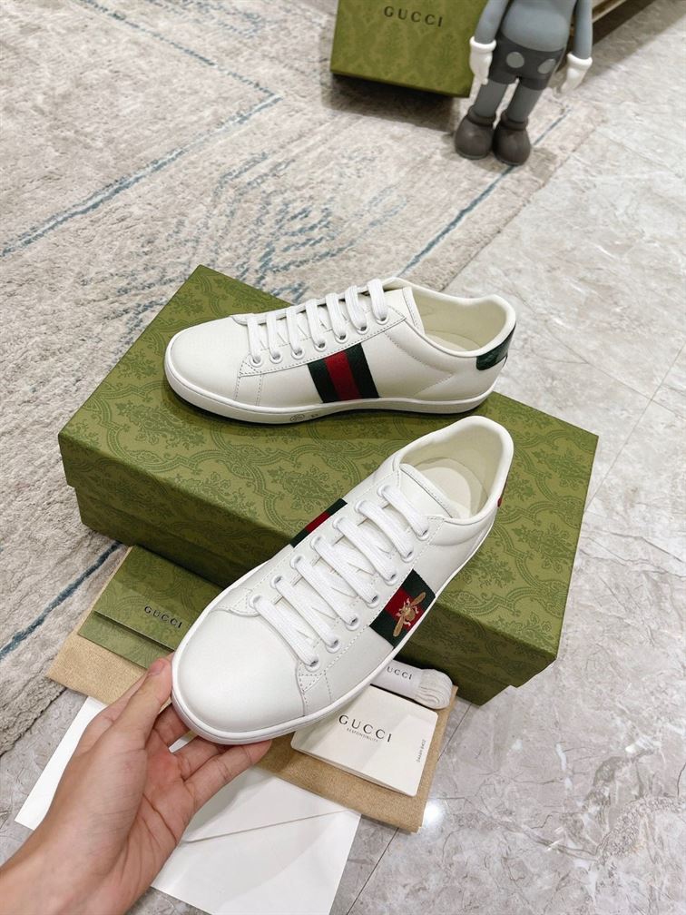 Gvc*1 Dupes Shoes ACE SNEAKER WHITE LEATHER WITH BEE   GCC087