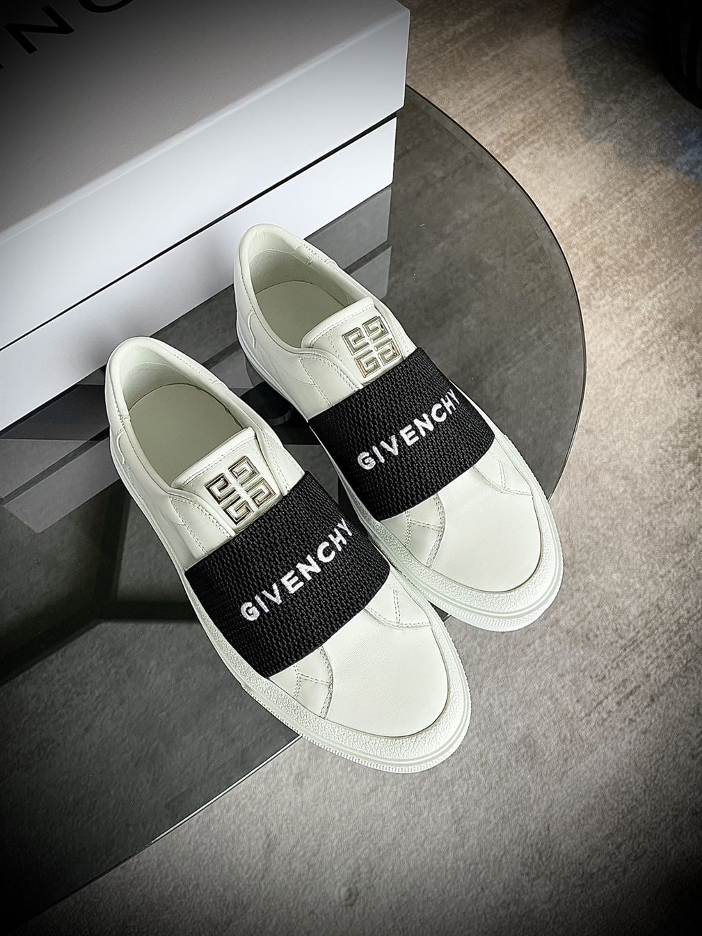 GIVENCHY SNEAKERS WITH ELASTIC BAND   GVC001
