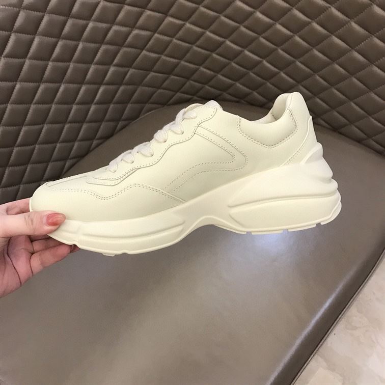 Gvc*1 WOMEN S RHYTON Gvc*1 LOGO LEATHER SNEAKER   GCC008