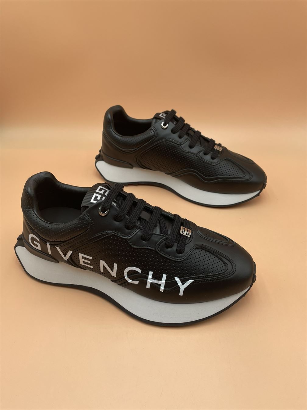 GIVENCHY RUNNER SNEAKERS IN PERFORATED LEATHER   GVC003