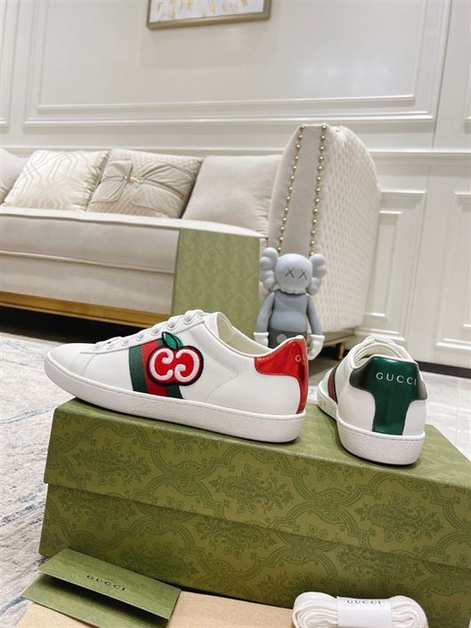 Gvc*1 Dupes Shoes INTERLOCKING G SNEAKERS   GCC094