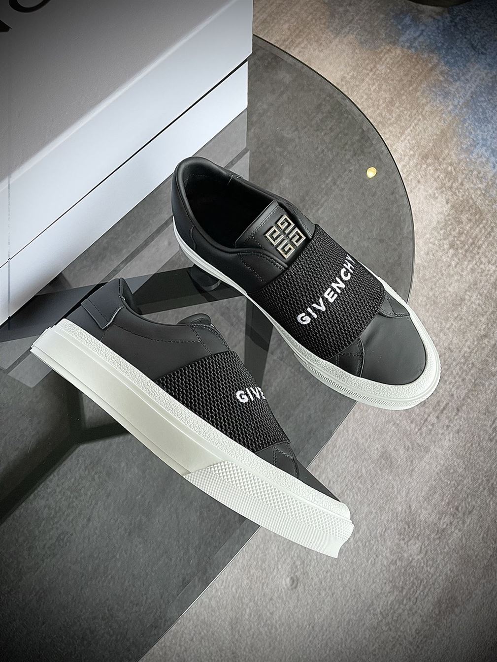 GIVENCHY SNEAKERS WITH ELASTIC BAND   GVC002