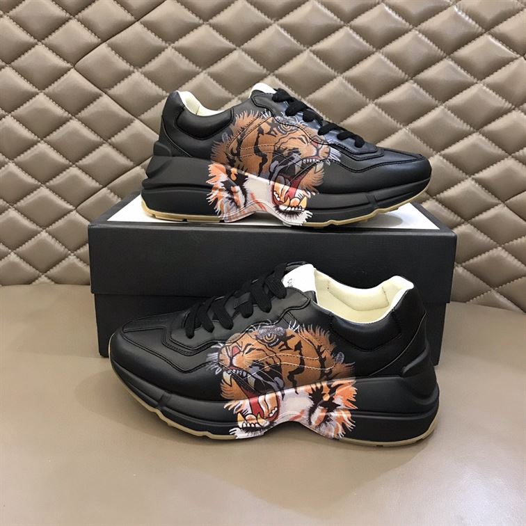Gvc*1 RHYTON LEATHER SNEAKER WITH TIGER   GCC017