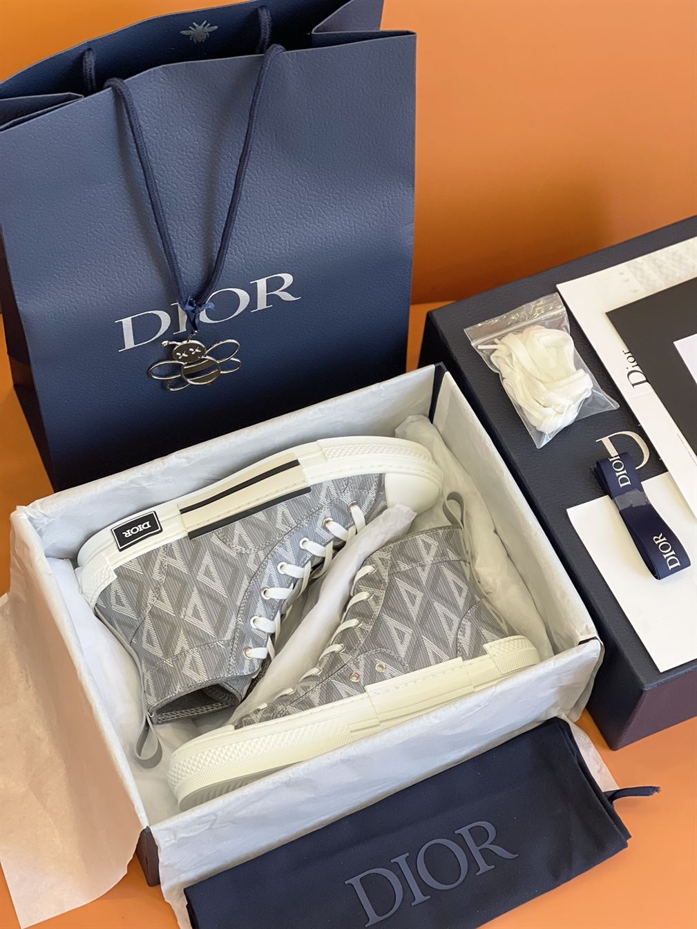 D10r B23 HIGH-TOP SNEAKER   DO031