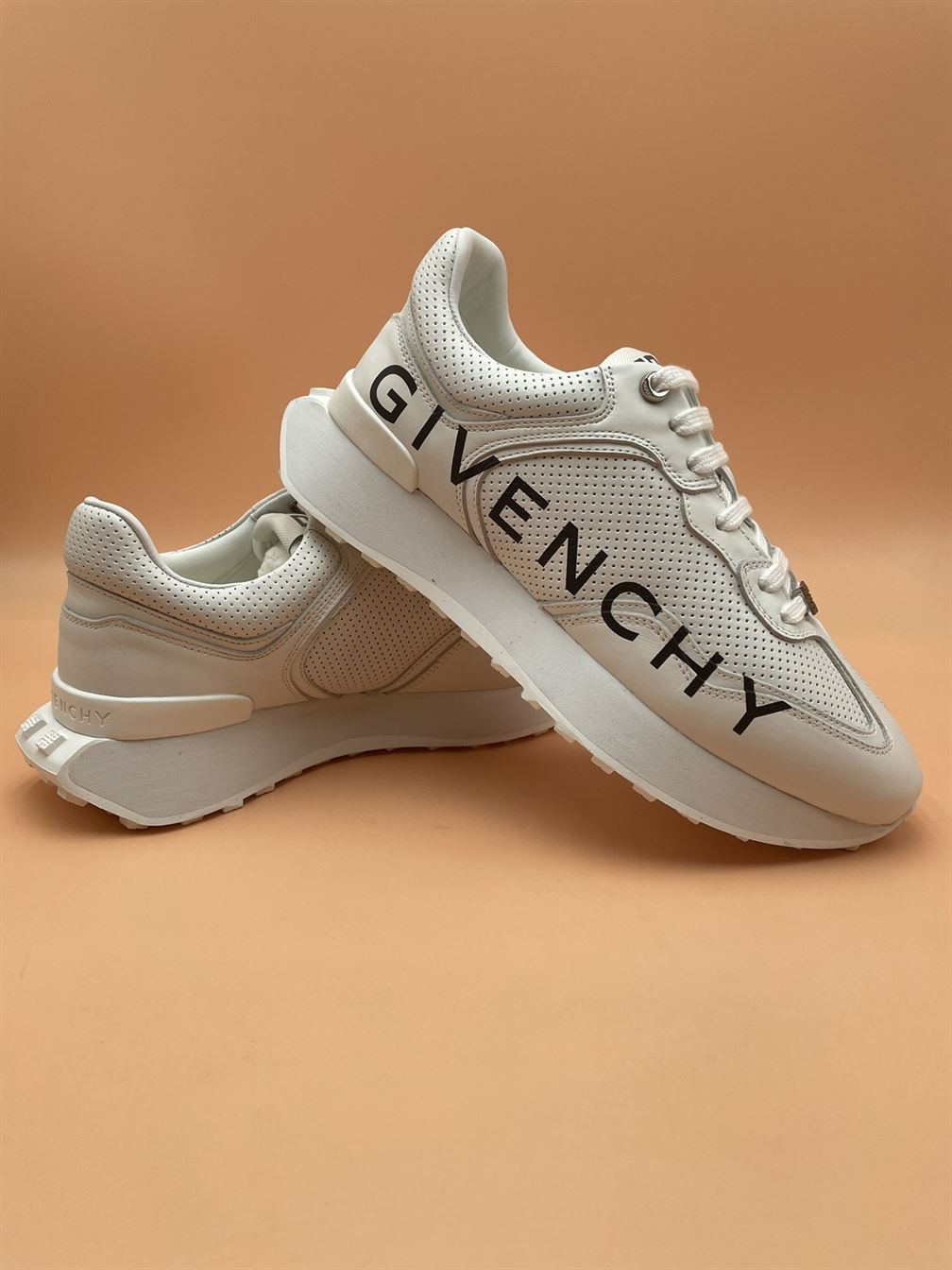GIVENCHY RUNNER SNEAKERS IN PERFORATED LEATHER   GVC006