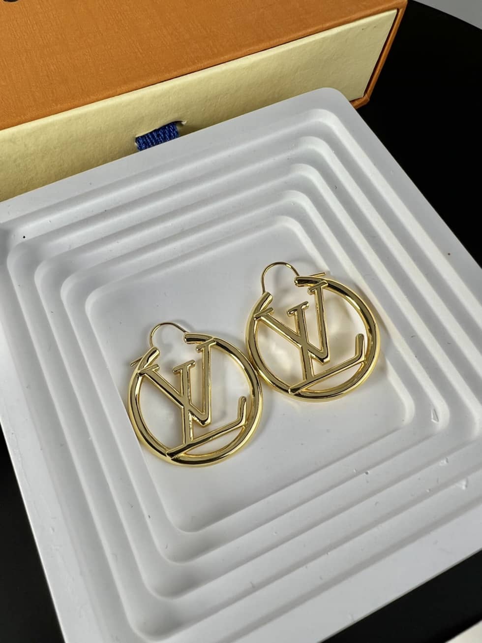 Fake L0vis Vvtt0n Logo Earring