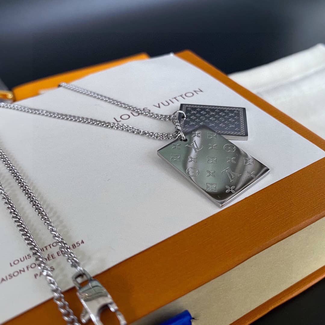 Fake L0vis Vvtt0n Logo Necklace