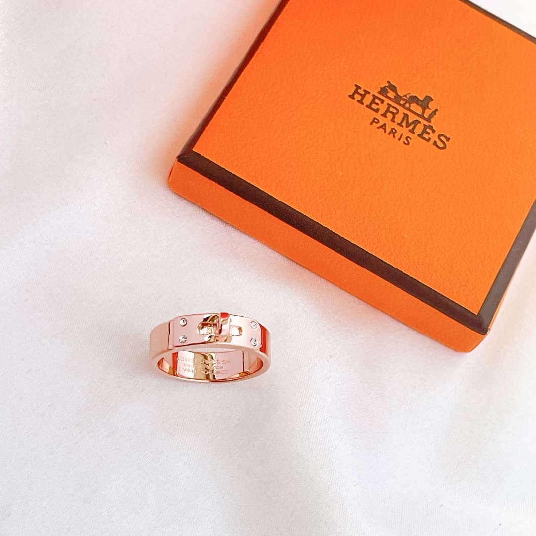 Designer H**me5 Classic Ring
