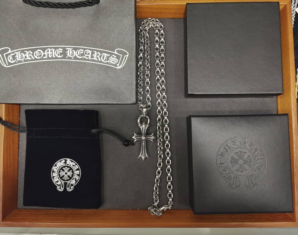 Replica Ch*0me He**ts Necklace