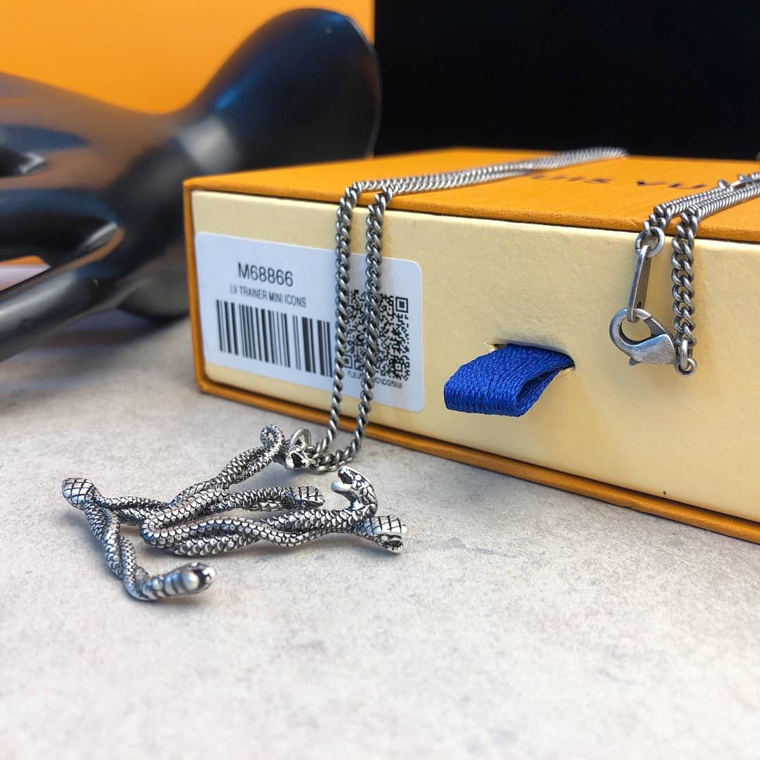 L0vis Vvtt0n Necklace Copy