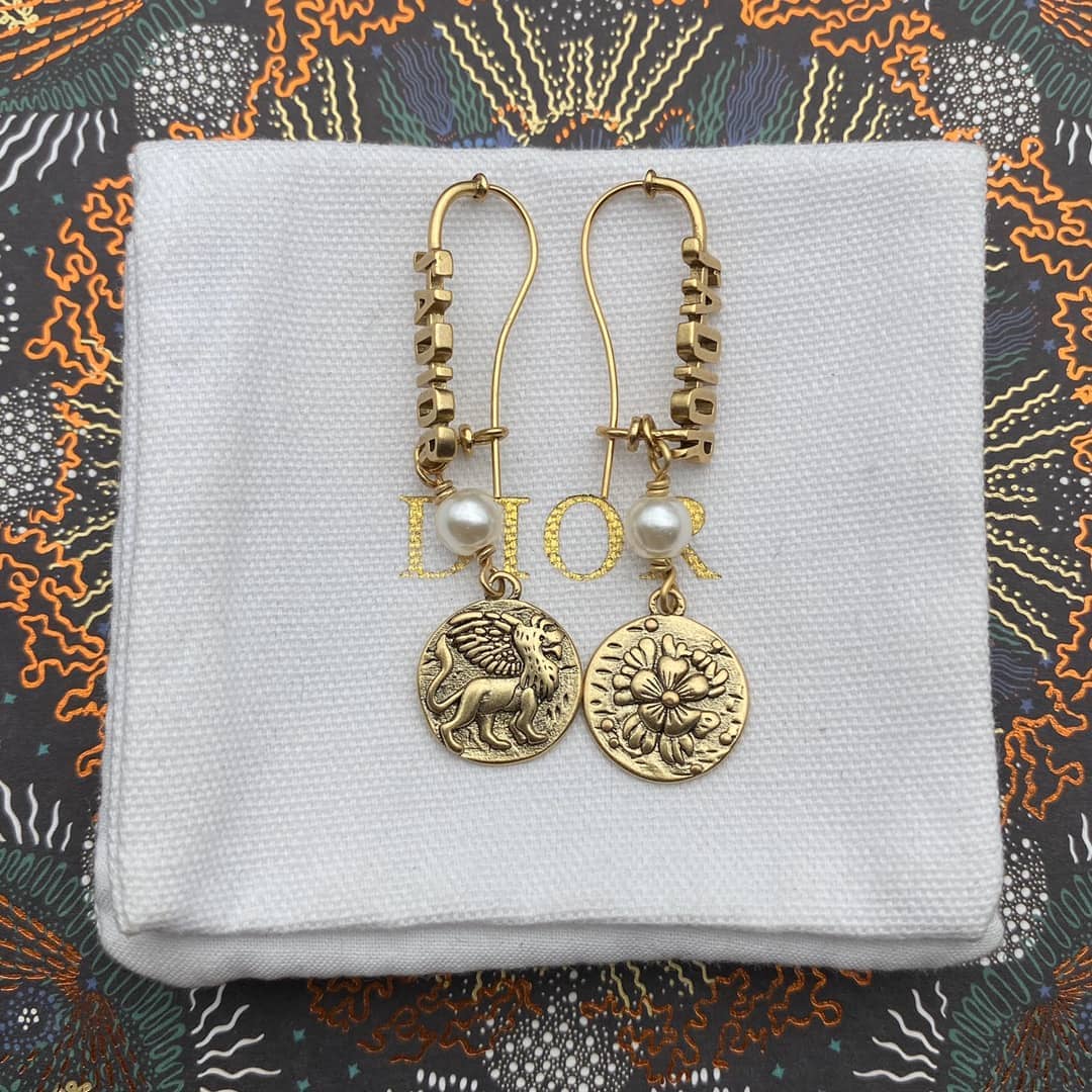 Top Quality Chr1st1an D10r Earring