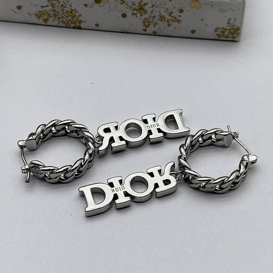 Best Chr1st1an D10r Classic Earring