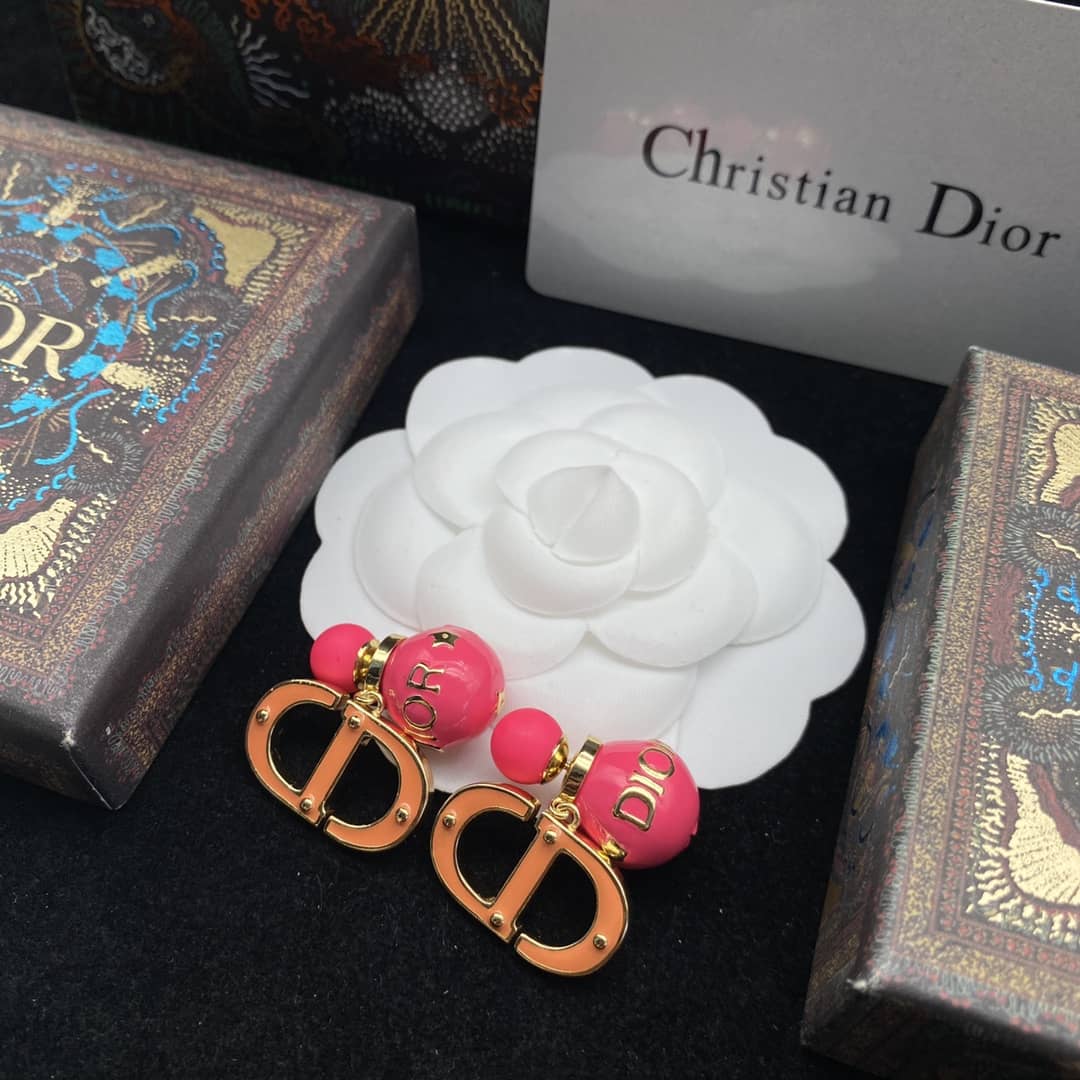 Best Chr1st1an D10r Classic Earring