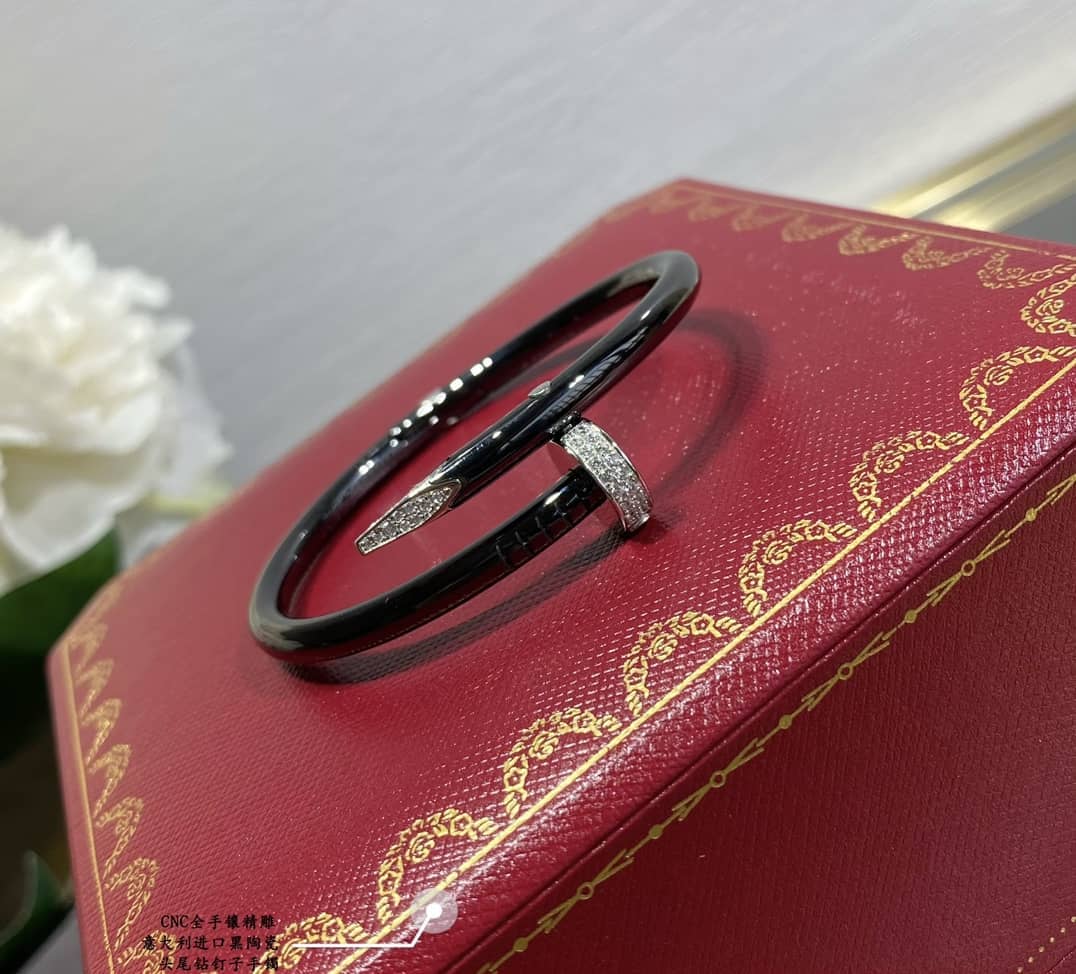 7 Star Ca*t1er Bracelet
