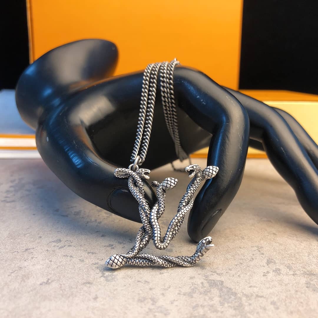 L0vis Vvtt0n Necklace Copy