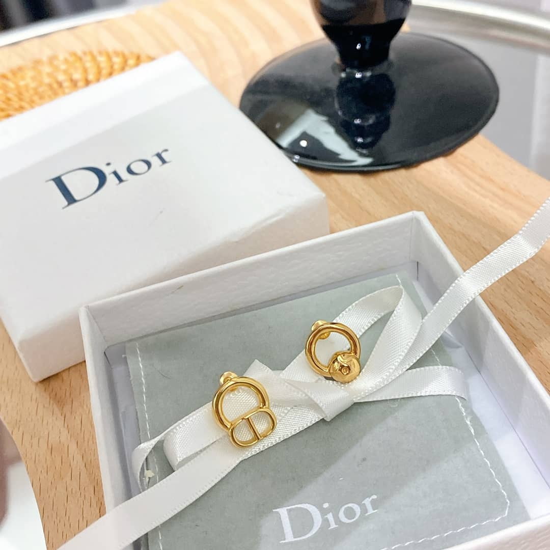 7 Star Chr1st1an D10r Earring