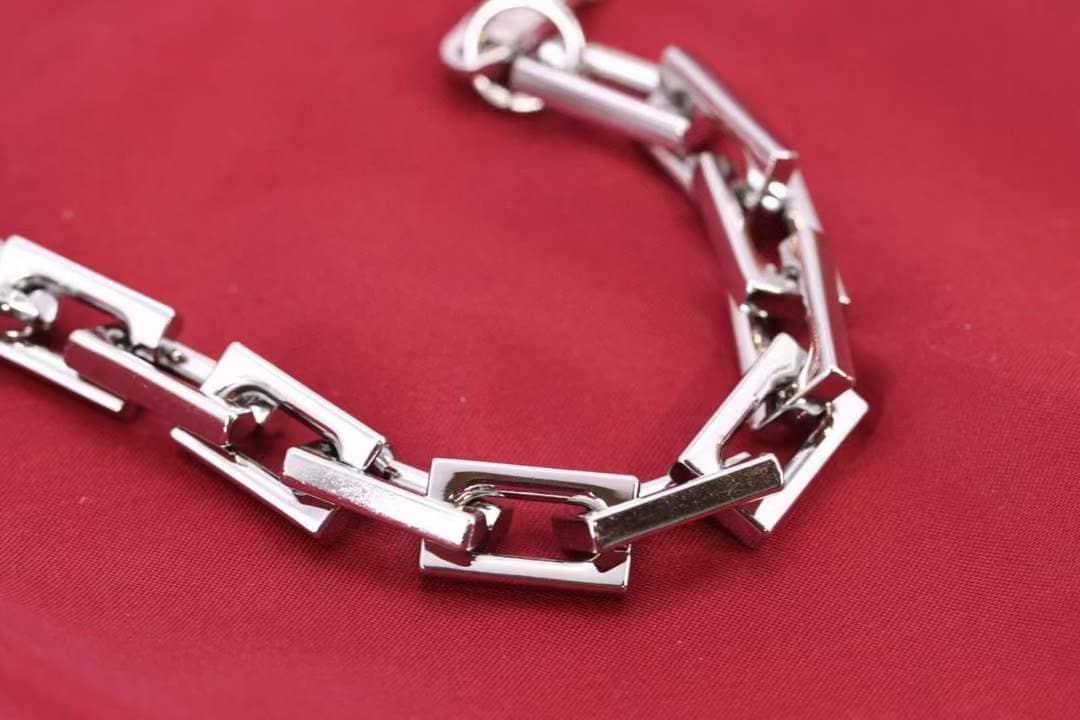 L0vis Vvtt0n Necklace First Copy