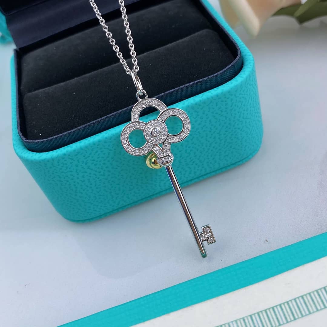 T*f*ny Necklace For Sale