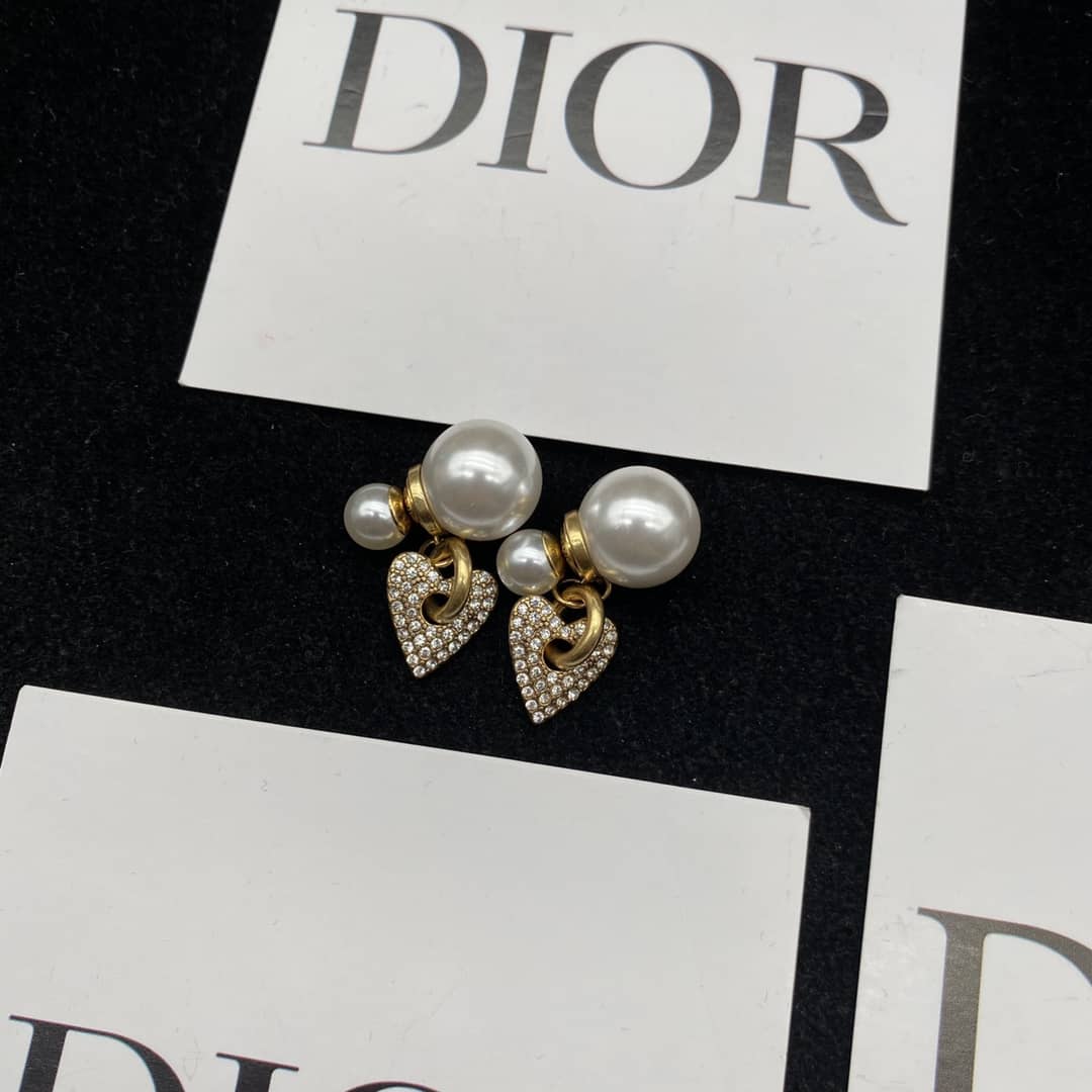 Best Chr1st1an D10r Classic Earring