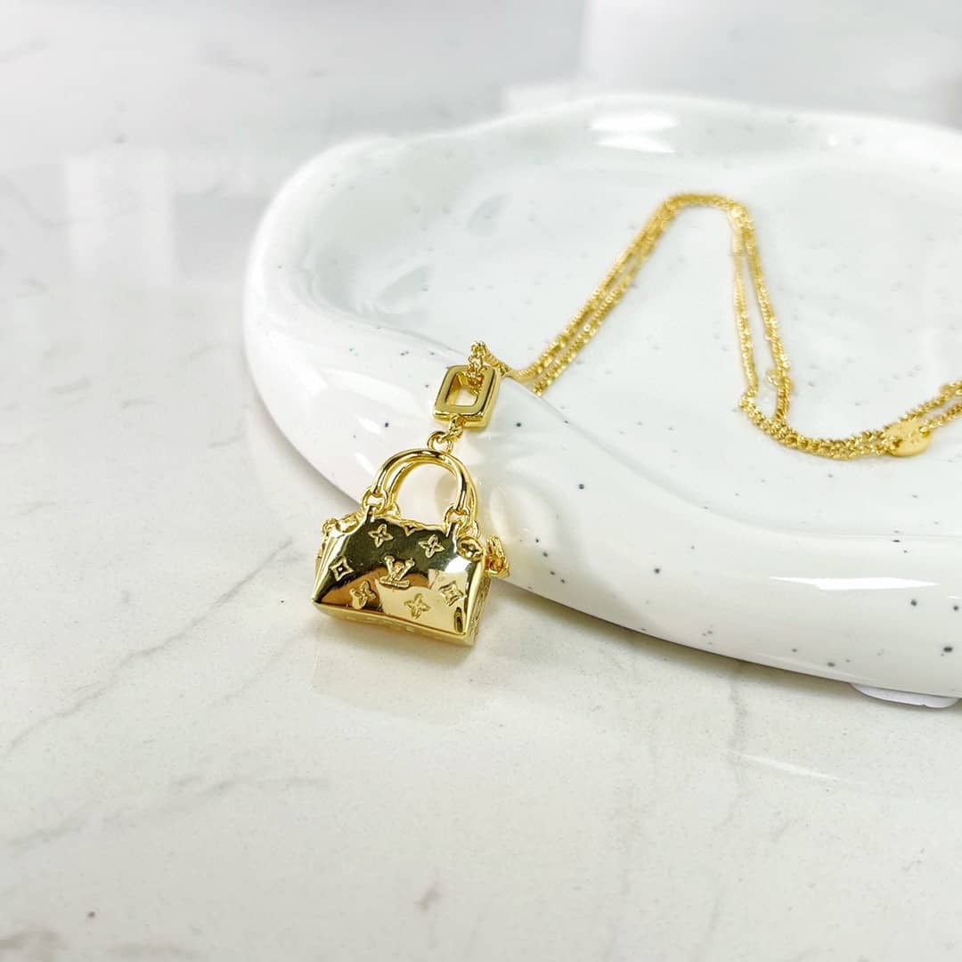 Fake L0vis Vvtt0n Logo Necklace