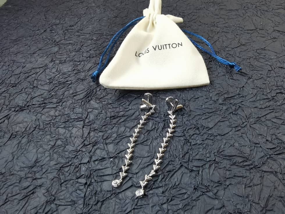 High Quality L0vis Vvtt0n Earring