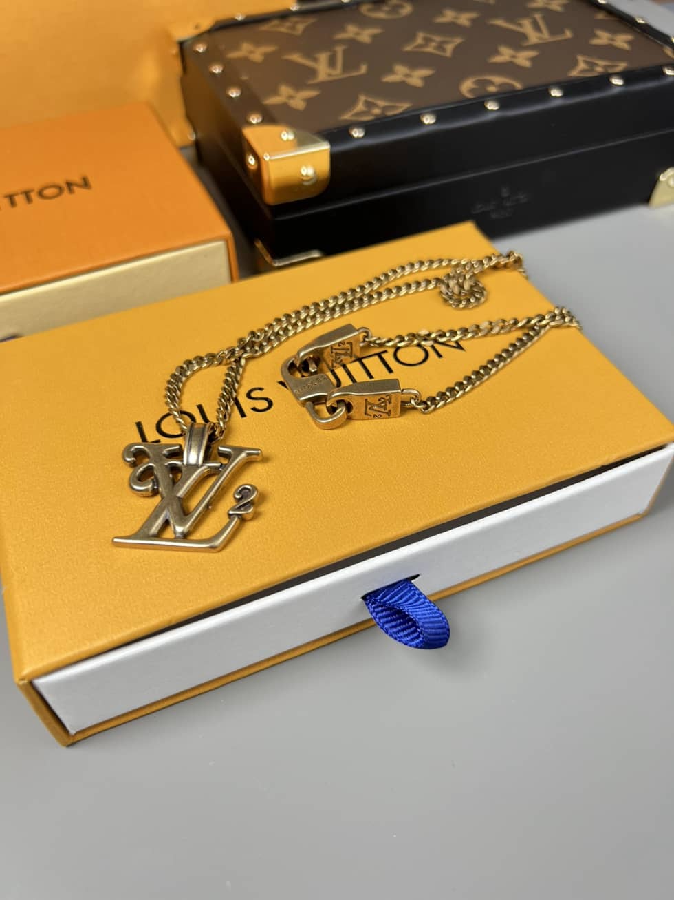 Wholesale L0vis Vvtt0n Logo Necklace