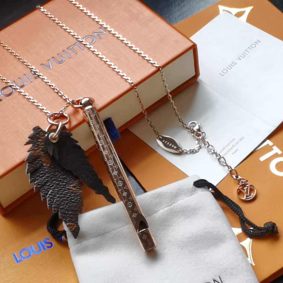 Fake L0vis Vvtt0n Logo Necklace
