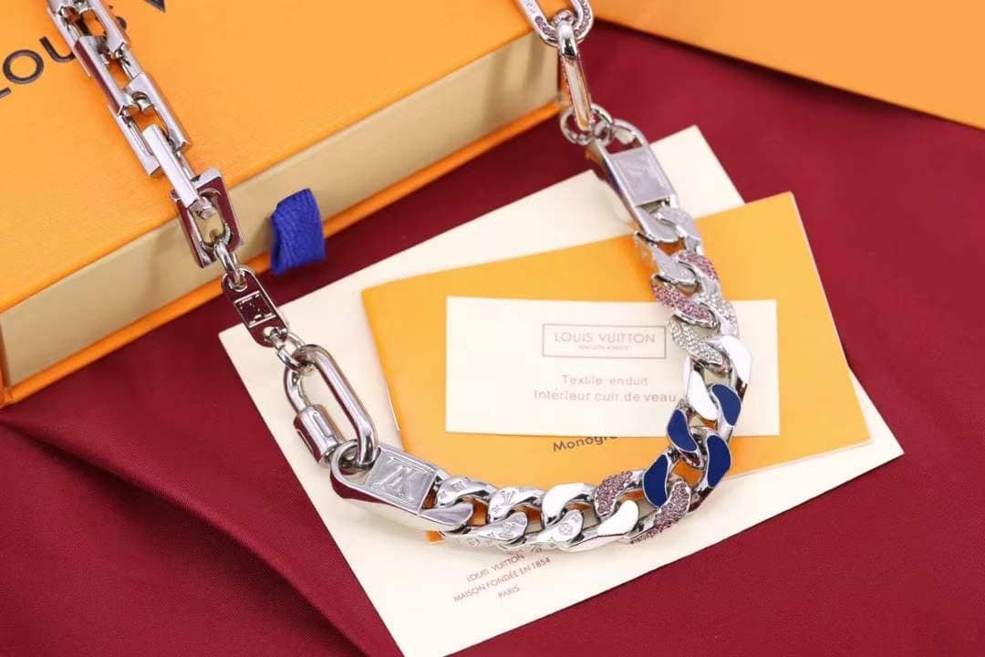 L0vis Vvtt0n Necklace First Copy
