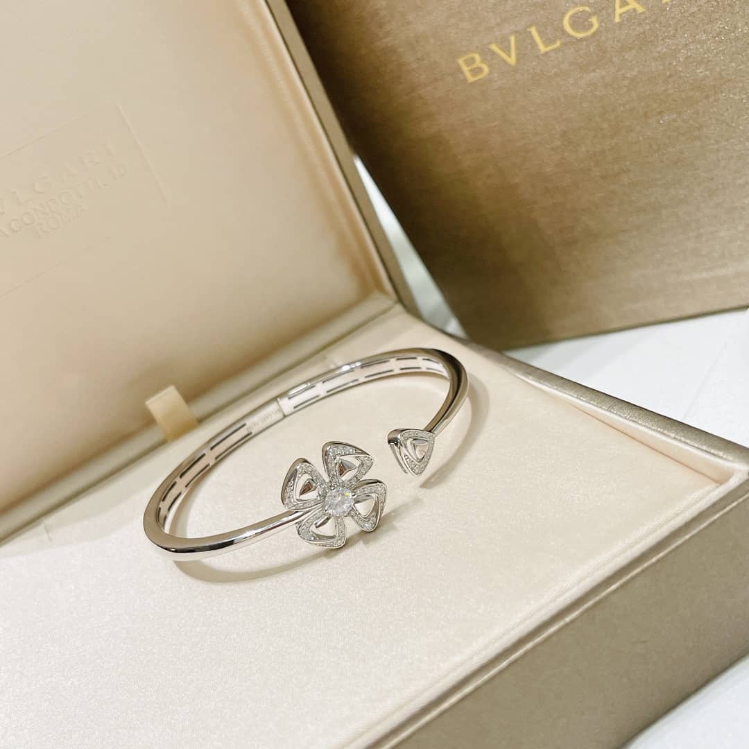 Knockoff Bv1g*ai Logo Bracelet