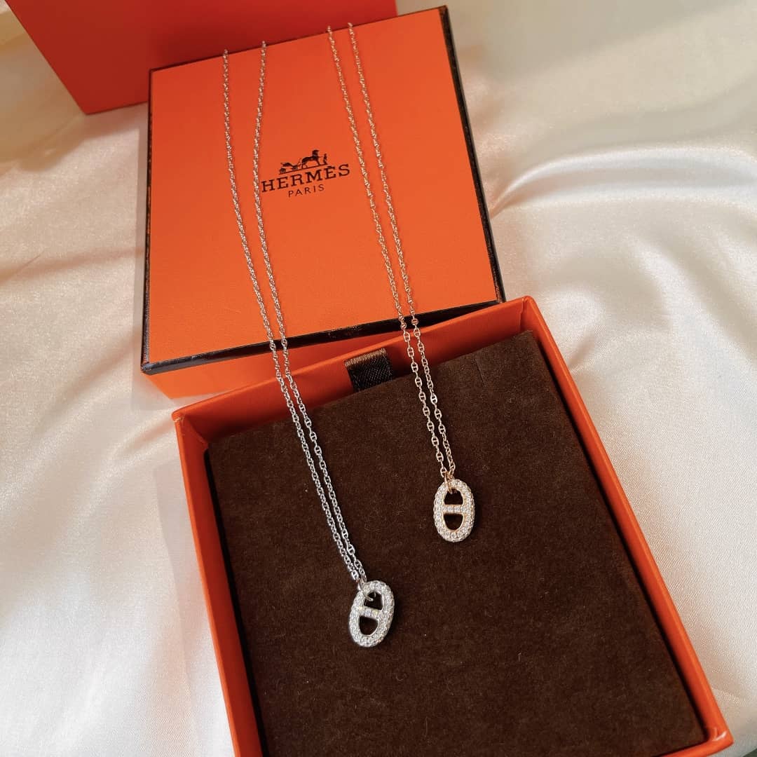 Fake H**me5 Logo Necklace