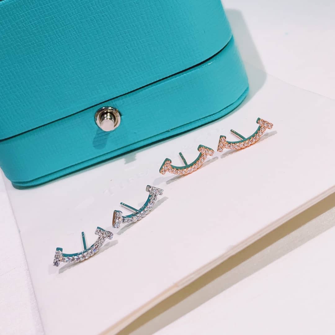 Knockoff T*f*ny Logo Earring