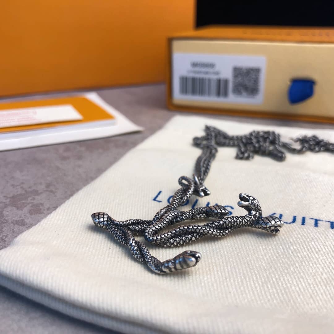 L0vis Vvtt0n Necklace Copy