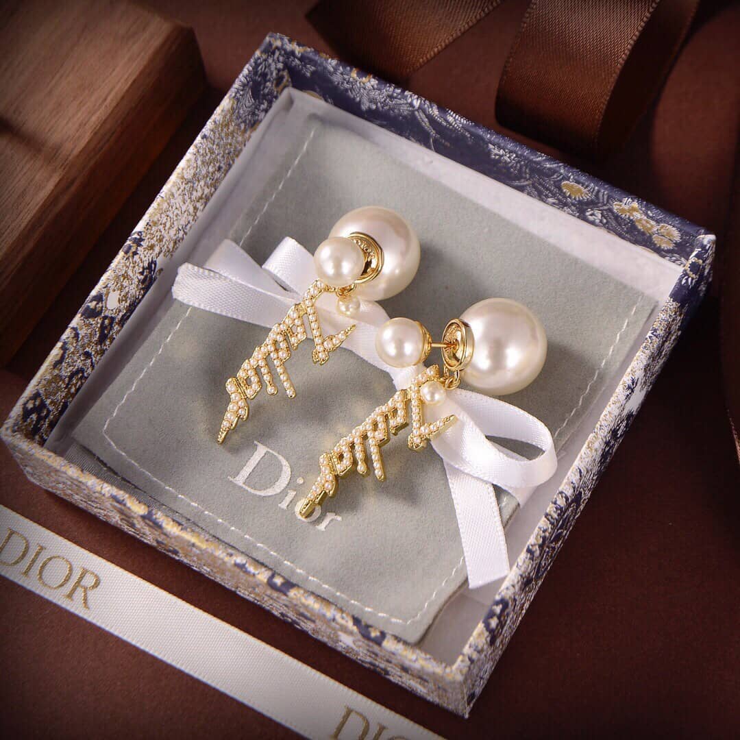 Top Quality Chr1st1an D10r Earring