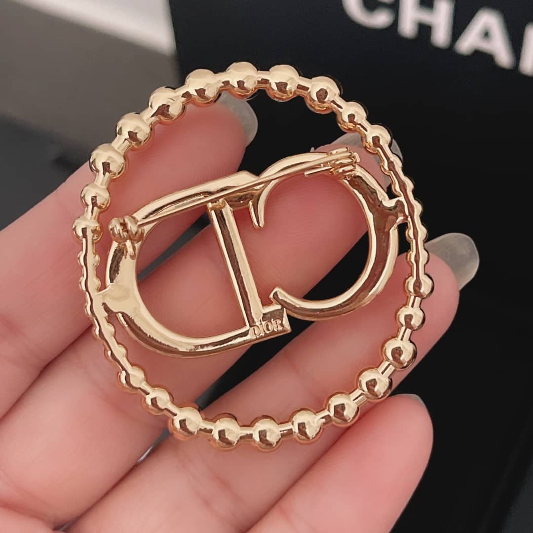 Best Chr1st1an D10r Classic Brooch