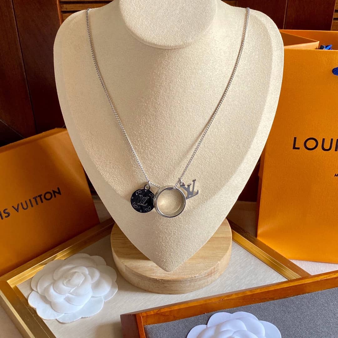 L0vis Vvtt0n Necklace First Copy