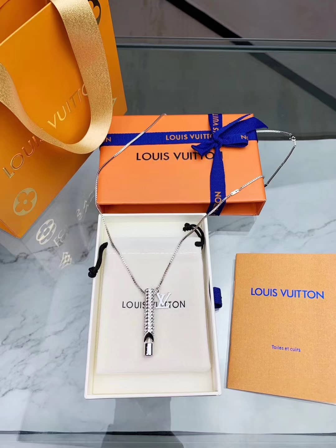 L0vis Vvtt0n Necklace First Copy