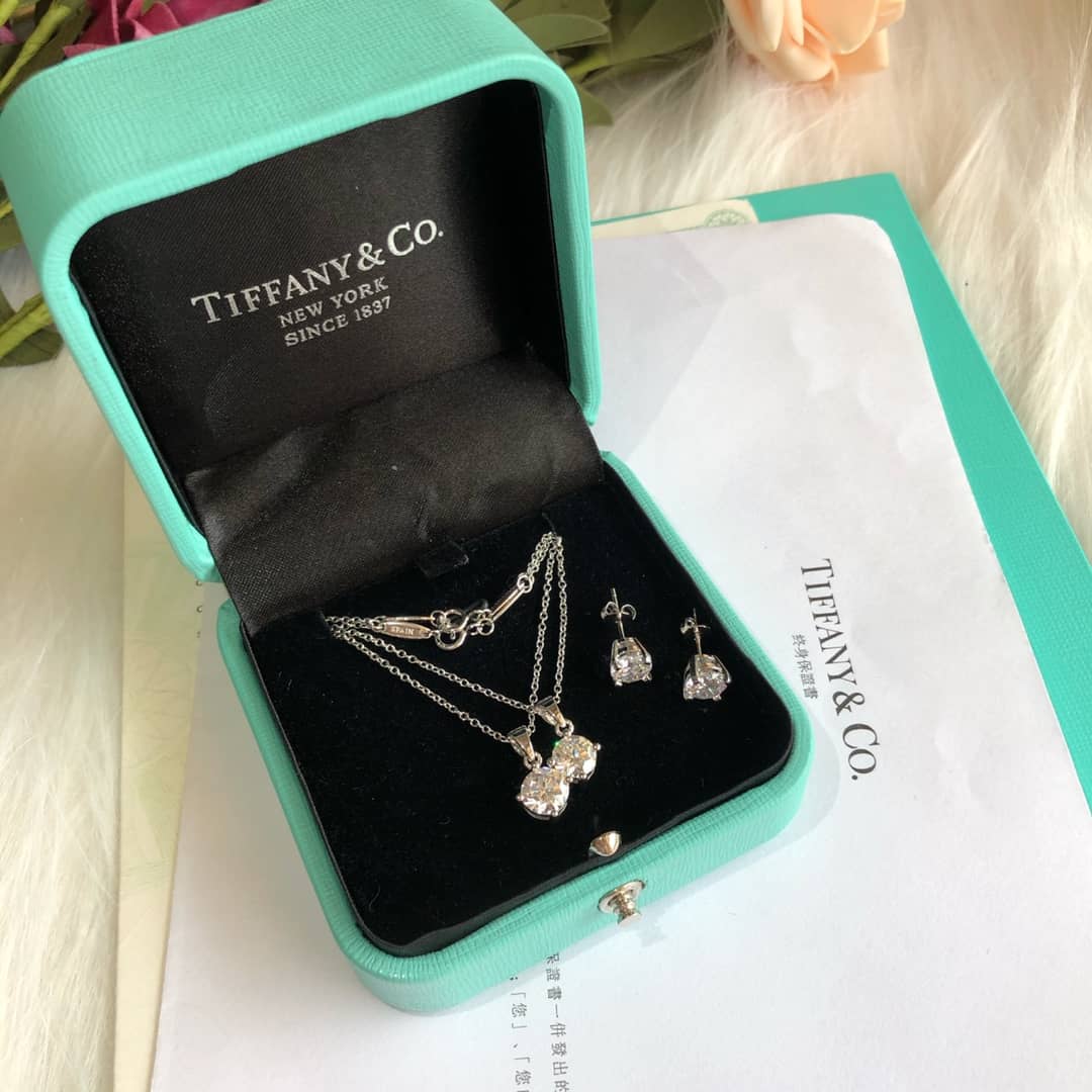 T*f*ny Necklace For Sale