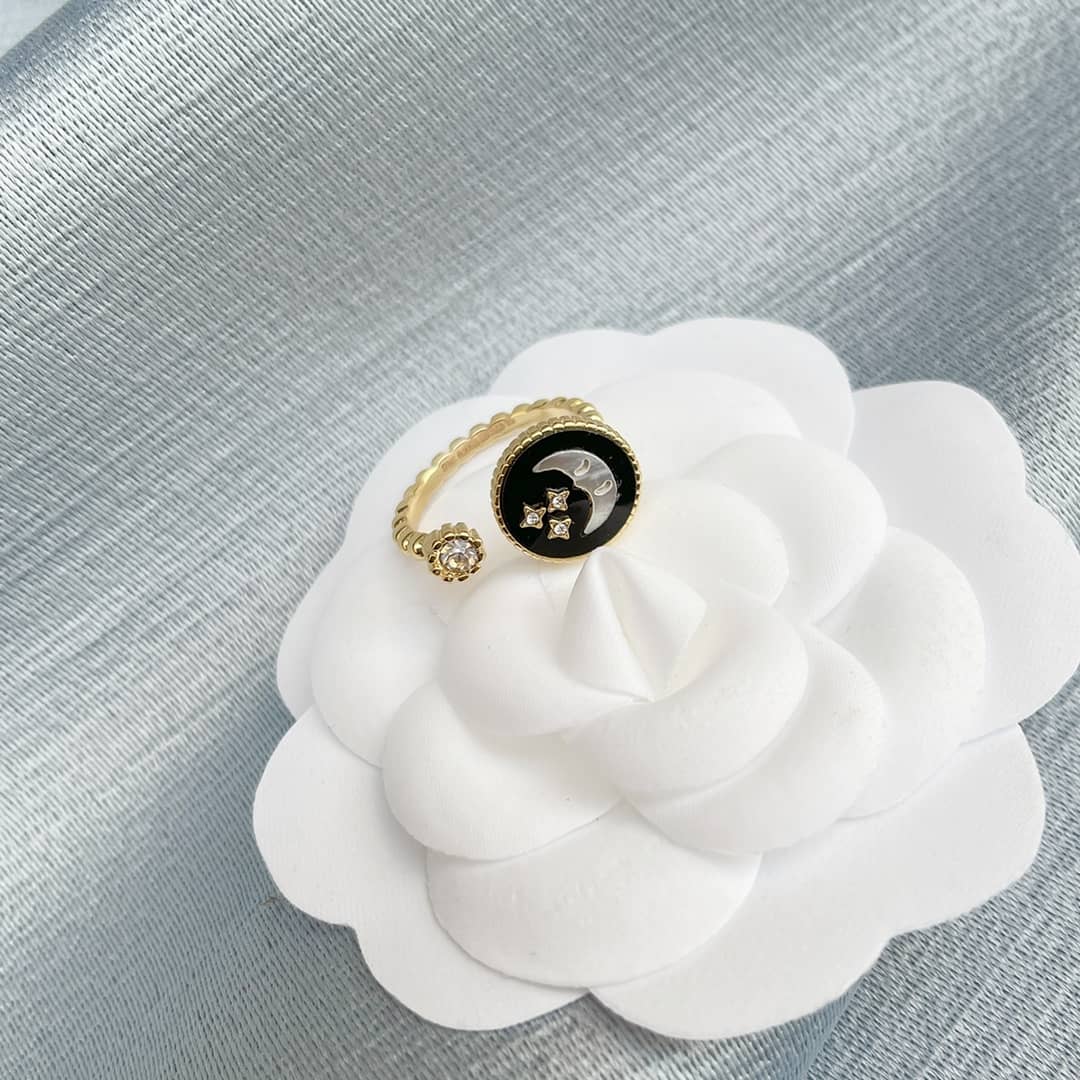Designer Chr1st1an D10r Classic Ring