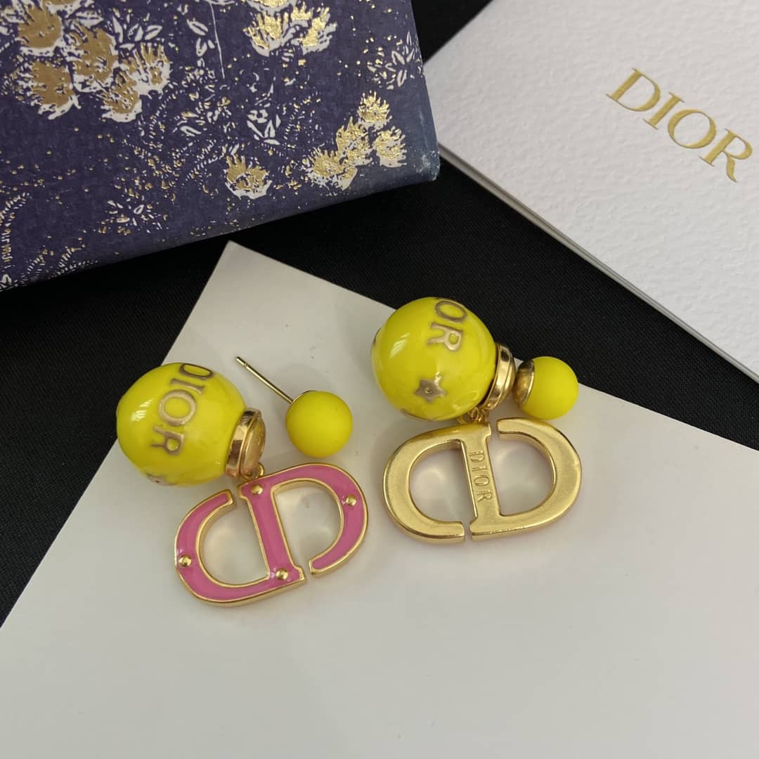 Best Chr1st1an D10r Classic Earring