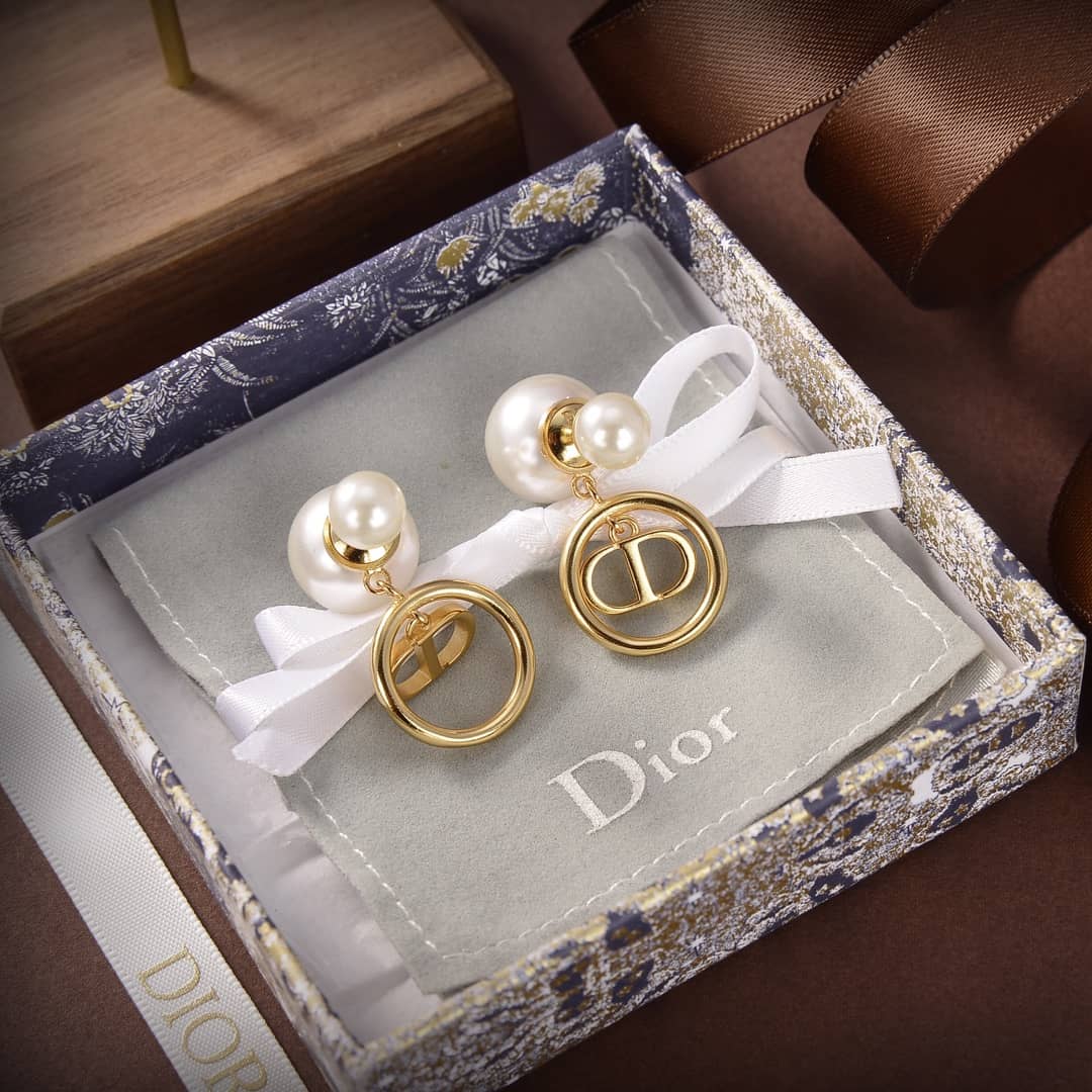 Best Chr1st1an D10r Classic Earring