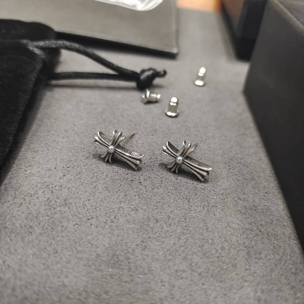 High Quality Ch*0me He**ts Earring