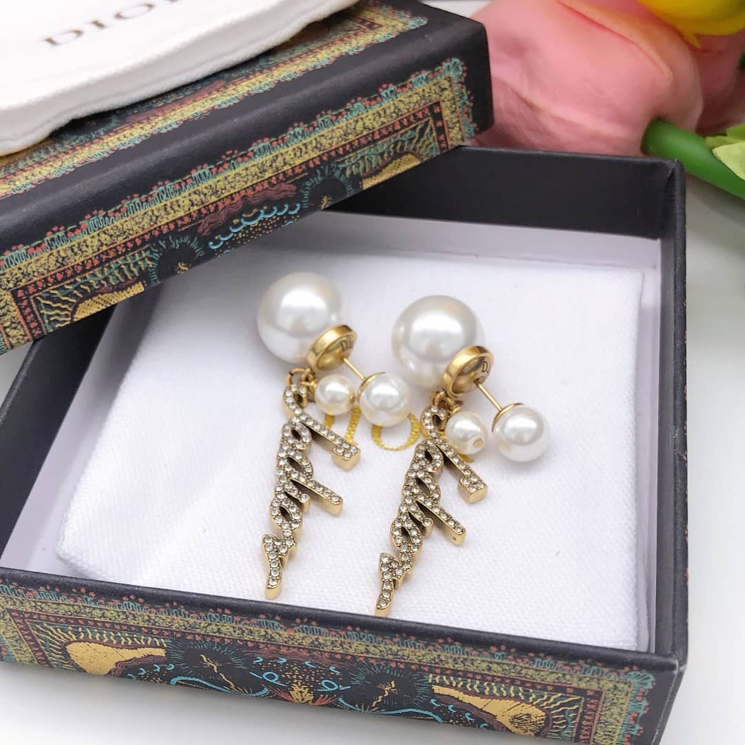 Best Chr1st1an D10r Classic Earring