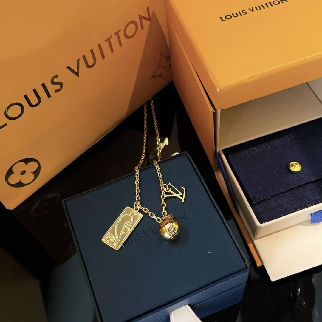 Wholesale L0vis Vvtt0n Logo Necklace