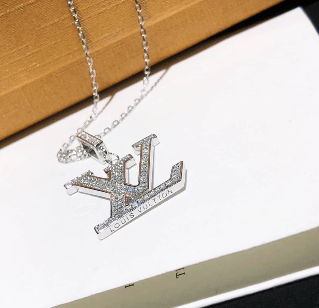 Knockoff L0vis Vvtt0n Logo Necklace