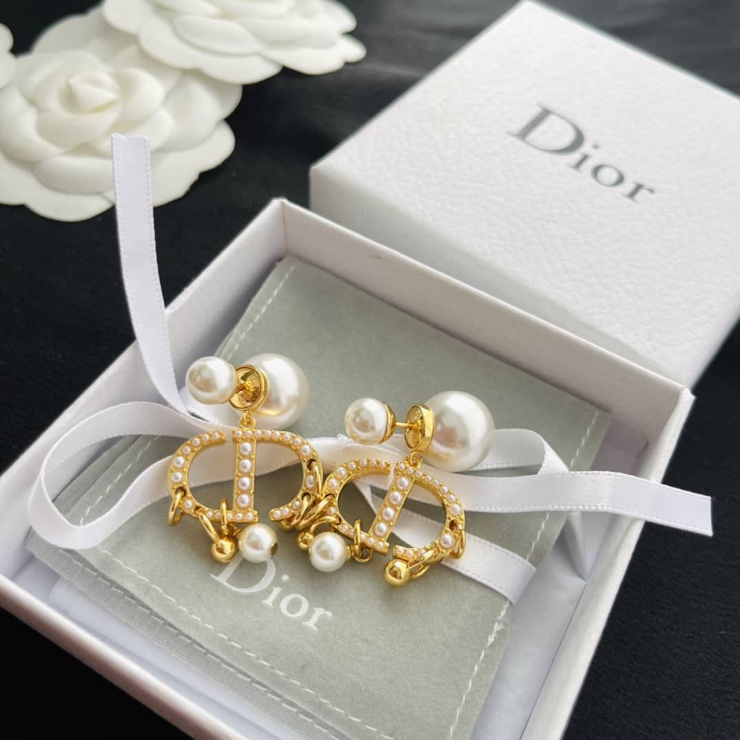 7 Star Chr1st1an D10r Earring